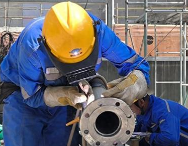 聚合裝置改造現(xiàn)場手拉葫蘆的作用