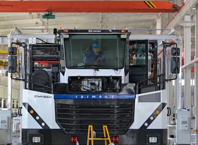 鋼絲繩電動葫蘆在大掛車制造總裝車間的應用